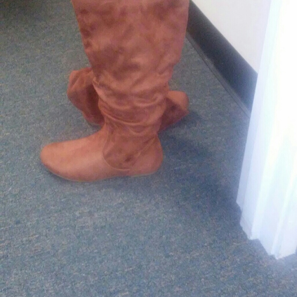 Mid calf suede boots